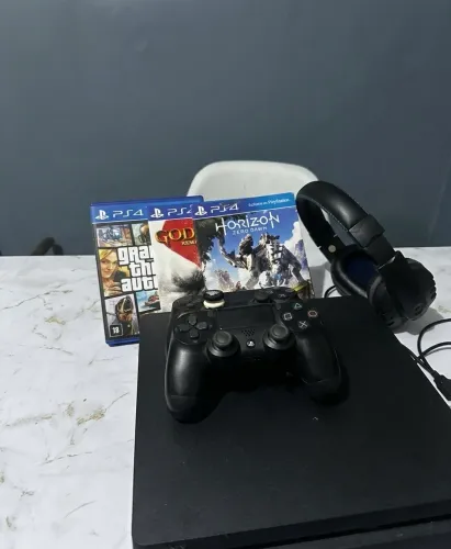 PLAYSTATION 4