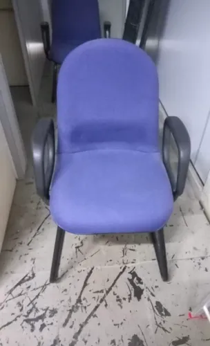 Mesa com 5 cadeiras escritório