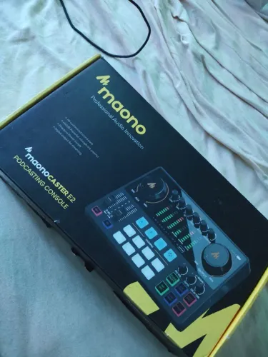 Maono Caster E2 Mesa de som gamer podcast