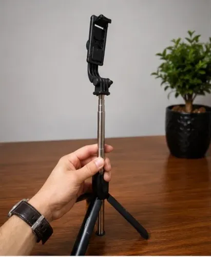 Tripé para celular conector Bluetooth - Mão e Mesa com Bastão Extensor - Novo