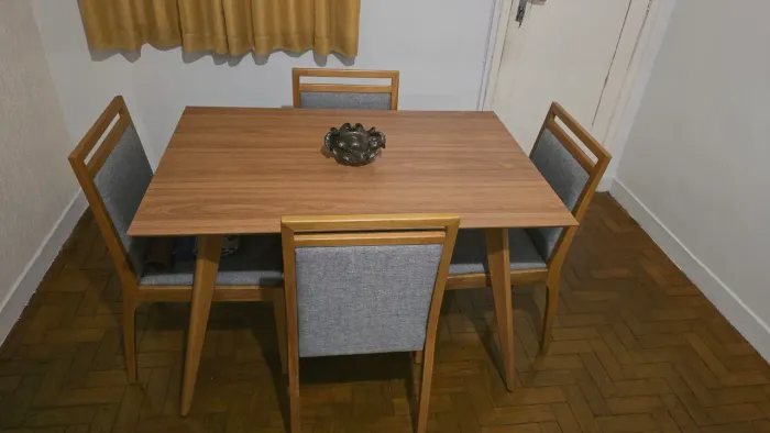 Mesa retangular 1200x800mm madeira cor mel + 4 Cadeiras