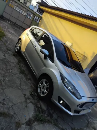 Ford Fiesta 1.6 16V Flex Aut. 5P 2016