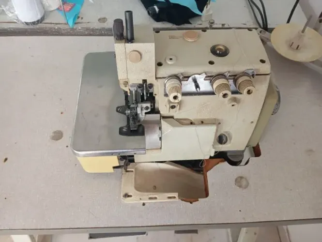 Maquina de Cotura Overlock Brother