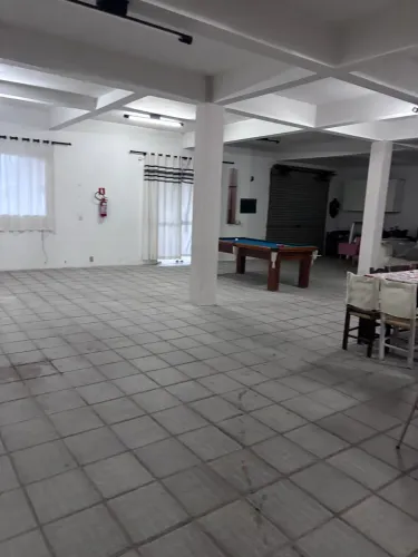 Sala comercial grande a poucos passos da Praia do Sonho 