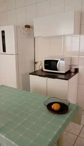Vende se armário de cozinha Bartira branco com bancada preta