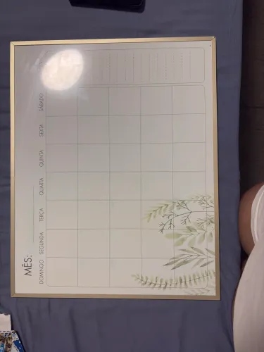 Planner mensal em quadro branco