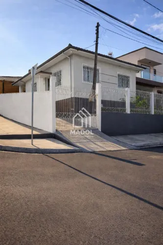 Casa para venda em Uvaranas/ Centro