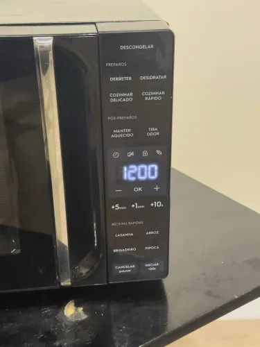 Microondas preto eletrolux 30L