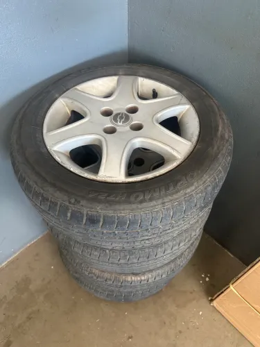 Rodas originais linha Chevrolet com pneus