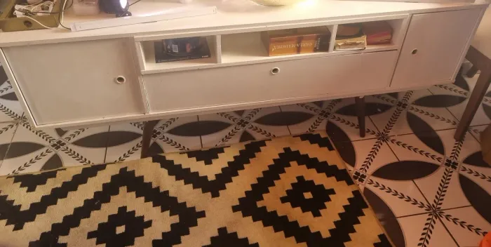 VENDO POR: 350,00 REAIS ESSE RACK RETRÔ, ESTÁ SUPER CONSERVADO.