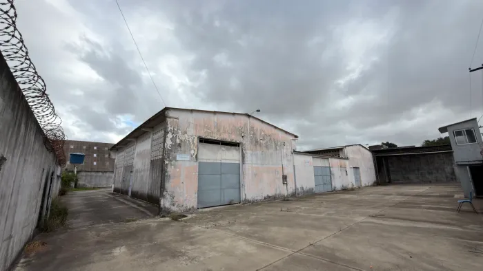 Vendo ou alugo galpões no distrito industrial 50x50.