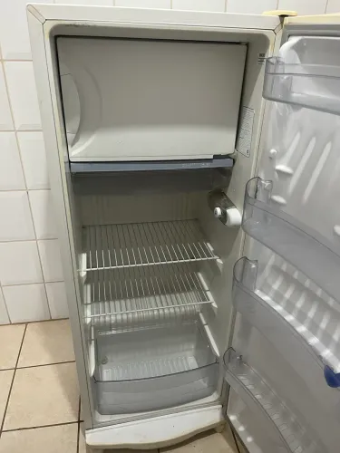 Geladeira Consul - 1 porta - congelador interno