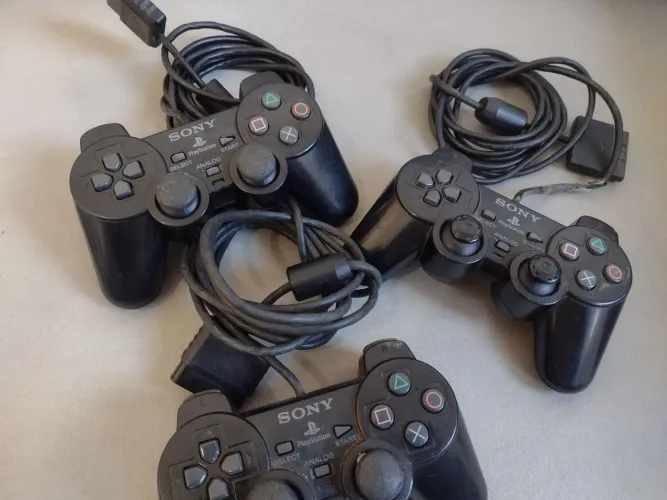 3 controles originais PS2 para reparo