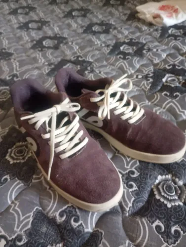Tenis OUS Imigrante marrom e creme/bege (usado)