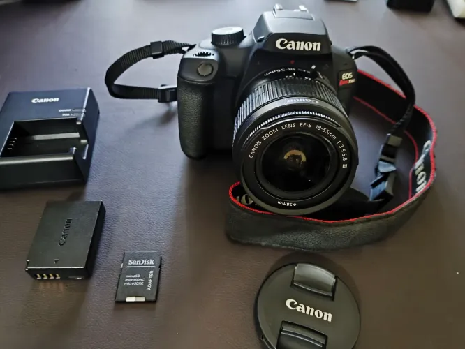 Camera Canon Rebel T100, lente 18 - 55