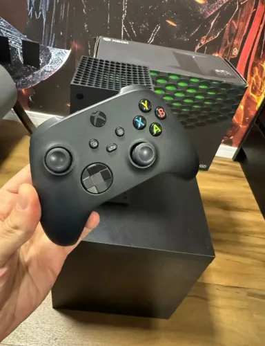 XBOX SÉRIES X COM CAIXA