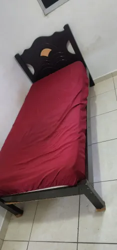Cama de Madeira com Colchão