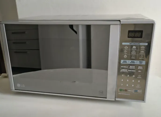 Microondas com Grill LG EasyClean 30L