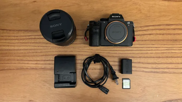 Sony A7RII Full Frame + Sony Zeiss 35mm 1.4