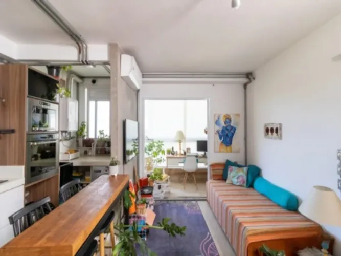 Cobertura Duplex na Aclimação com 76 m2, 1 suíte, 2 vagas, reformado e ótima localização.