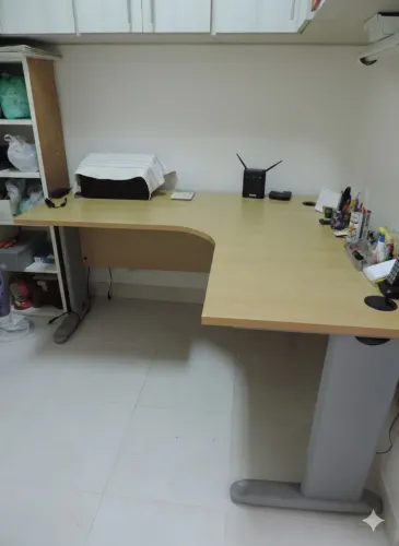 Mesa de escritório em L