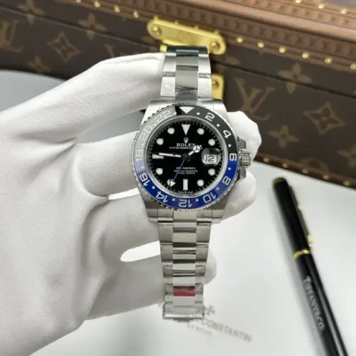 Relógio Rolex GMT-Master II Referência 126710BLNR Calibre 3285 40 Milímetros