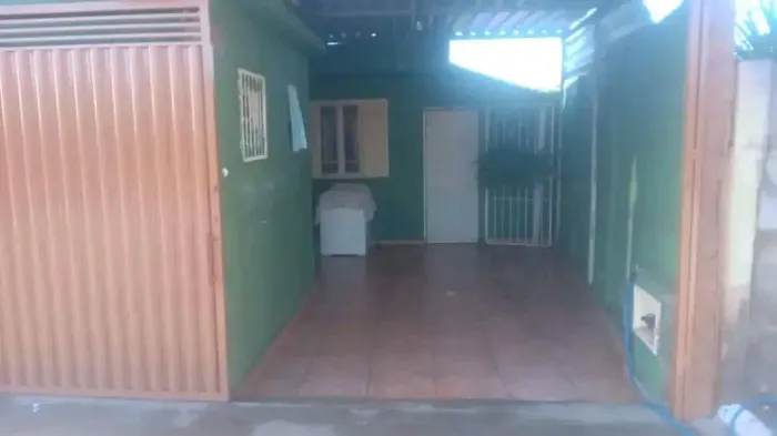Vendo casa com comodo de comércio Piumhi 