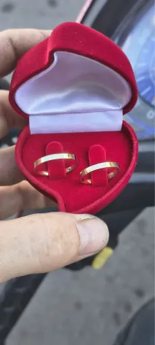 Aliança Tradicional Quadrada em Ouro18k