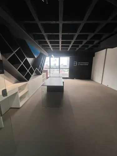 Alugo excelente sala no Empresarial Eco Business, 37 mts, posição Sul, pronta para seu neg