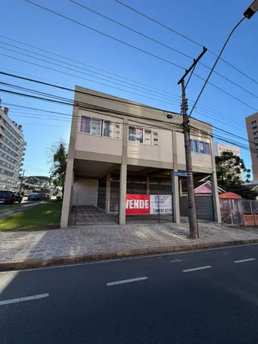 Imóvel para venda possui 336 metros quadrados em Bacacheri - Curitiba - PR