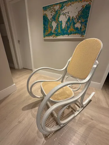 Cadeira Balanço Thonet - Original  - recondicionada - pintada de branco e palha trocada