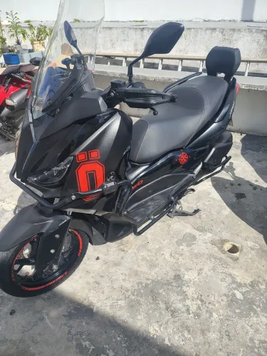 Xmax 250 ano 2022 Quitada , com acessórios inclusos!