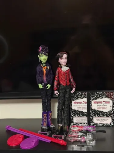 (Completos sem caixa/leia descrição) bonecos monster High Valentine spelldon caldronello