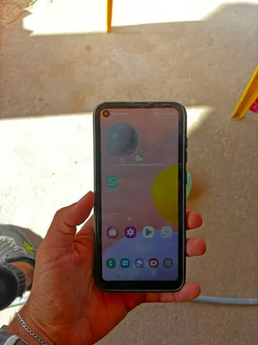 Vende se um celular Samsung Galaxy a11