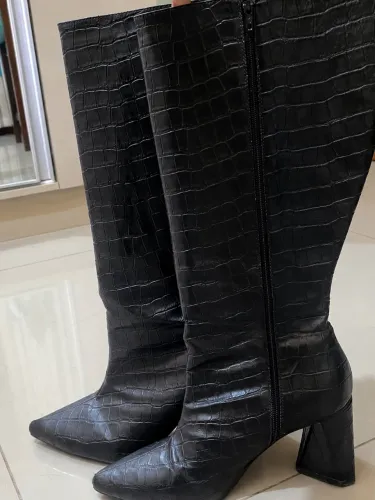 Bota de couro cano alto