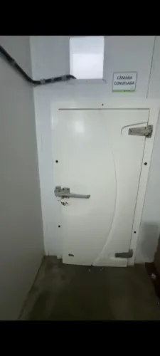 Câmara Frigorífica congelado e resfriado 7m x 3m com Prateleiras e acessórios