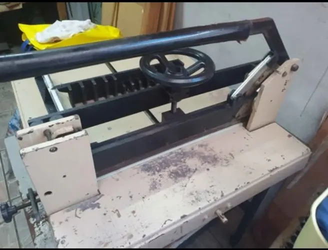 Guilhotina para papel G51