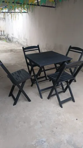 Mesa e cadeira