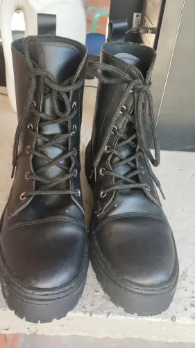 Bota coturno preta