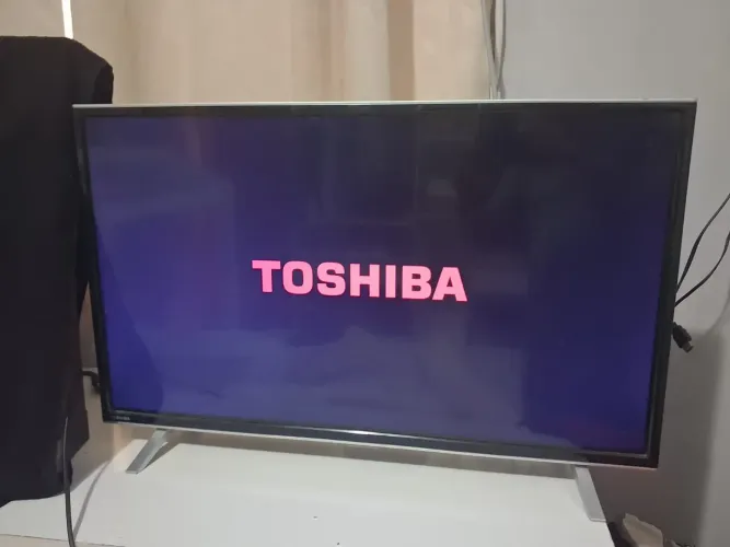 Vendo TV smart sempre Toshiba 32 polegadas