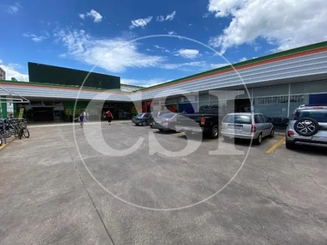 Galpão/Depósito/Armazém e 10 banheiros à Venda, 4400 m² por R$ 12.000.000
