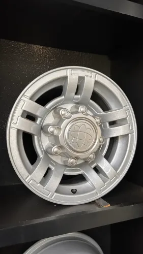 JOGO DE RODAS ARO 16 Ford F-250 Super Duty na cor prata.