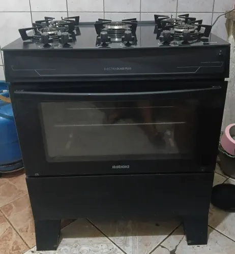 Fogão Itatiaia 5 Bocas Preto com Tampa de Vidro - Apenas 7 Meses de Uso!