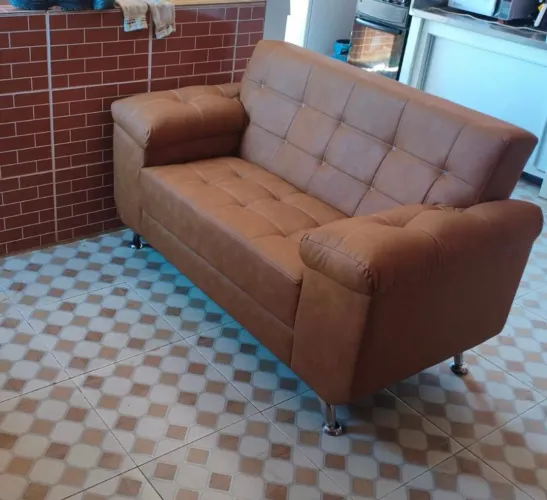 Sofá de couro sintético