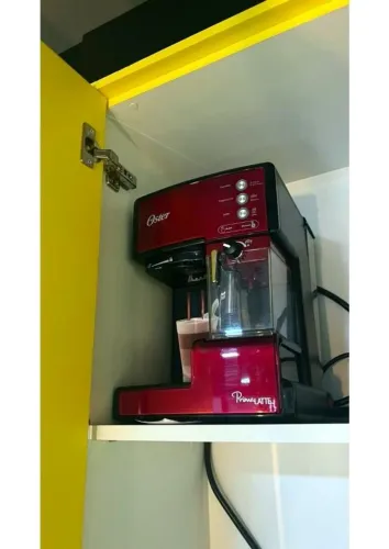 Cafeteira Espresso Oster PrimaLatte Vermelha - Faz Cappuccino
