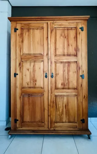 Armário ou Roupeiro de Madeira de Demolição 