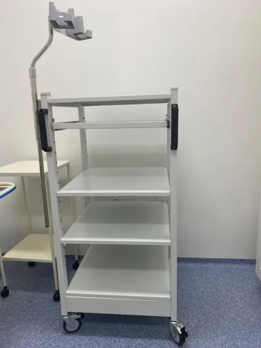 Vendo estante para equipamentos de videoendoscopia