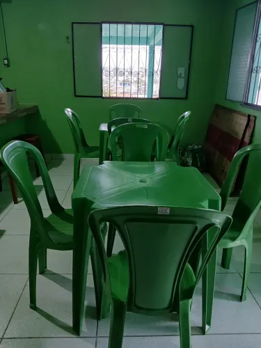 Vendo 2 jogos de mesas,$400.00 os 2 contato *