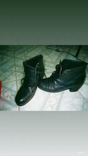 Bota semi nova 