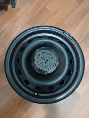 Jogo Rodas aro 13" Furação 4x100 Volkswagen estão em ótimo estado